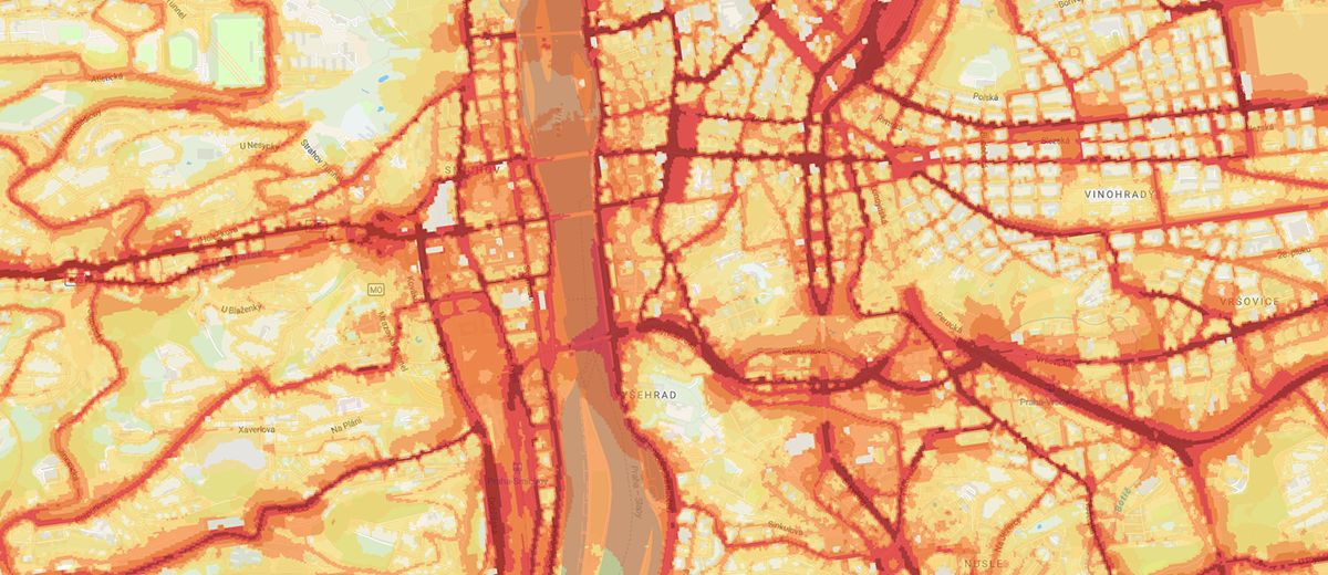 Hluková mapa v AtlasVeri — pásma hlukové zátěže podél komunikace
